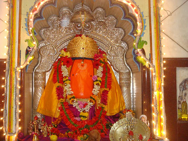 Vigneshwar Temple, Ozar